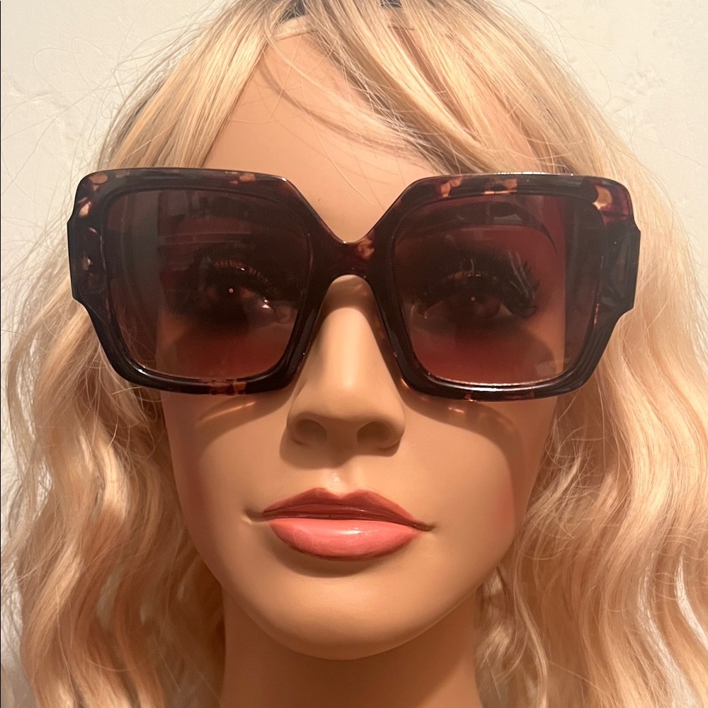 Island Sunglass Club Brown Elegant Tortoise Shell Square Sunglasses